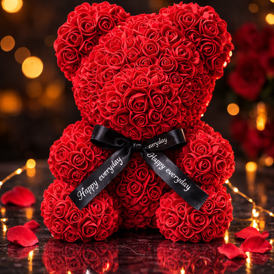 Roter ZEILKO Rosen-Teddy aus Rosenblüten mit schwarzer Schleife auf romantischem Hintergrund